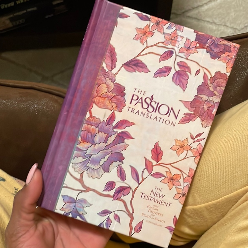 This is a passion translation Bible that covers the New Testament! Brand new!